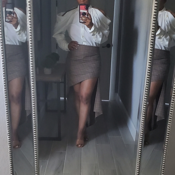 New Asymmetrical skirt - Picture 1 of 8